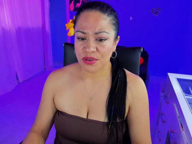 SkaterGal live cam on BongaCams