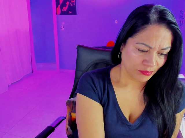SkaterGal live cam on BongaCams