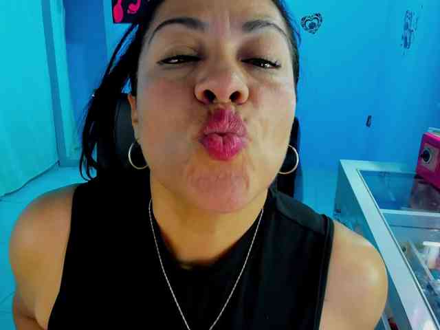 SkaterGal webcam