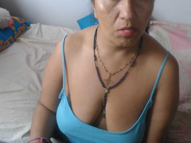 Meganny2023 live cam on BongaCams