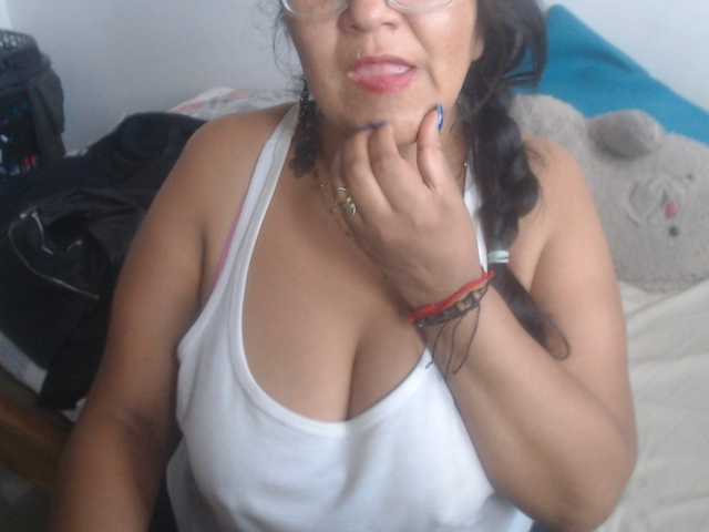Meganny2023 live cam on BongaCams