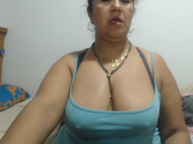 Meganny2023 live cam on BongaCams