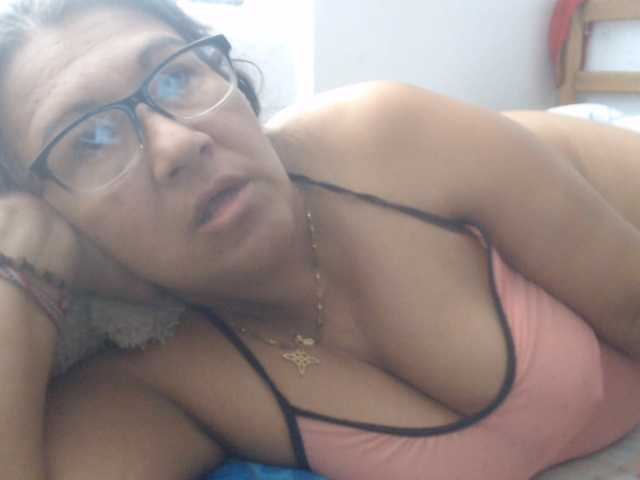 Meganny2023 live cam on BongaCams