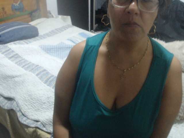 Meganny2023 live cam on BongaCams