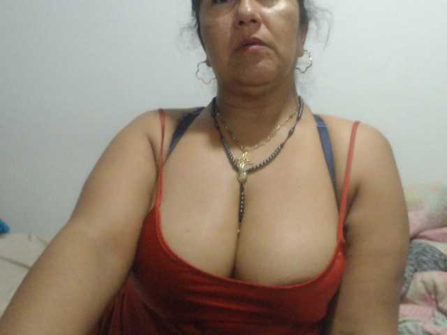Meganny2023 live cam on BongaCams
