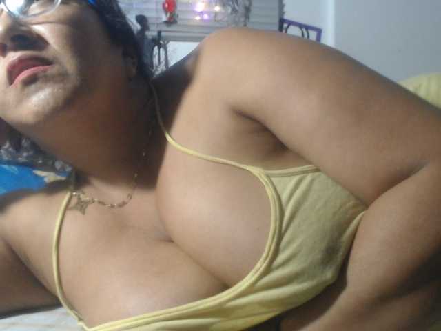Meganny2023 live cam on BongaCams
