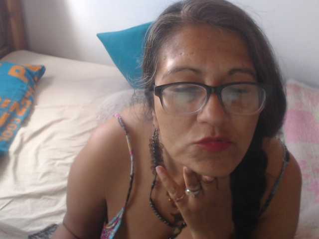 Meganny2023 live cam on BongaCams