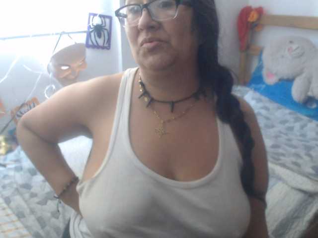 Meganny2023 live cam on BongaCams