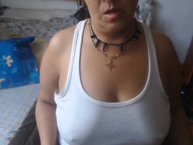 Meganny2023 live cam on BongaCams