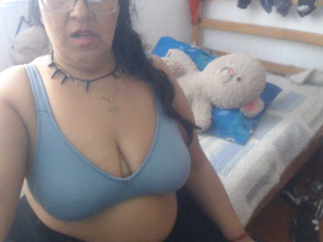Meganny2023 live cam on BongaCams