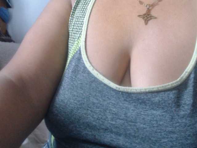 Meganny2023 live cam on BongaCams