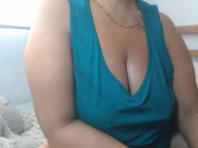 Meganny2023 live cam on BongaCams