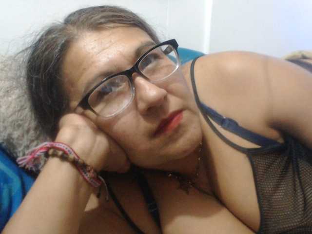 Meganny2023 live cam on BongaCams