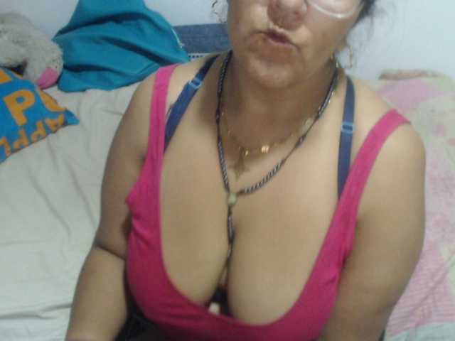 Meganny2023 live cam on BongaCams