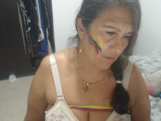 Meganny2023 live cam on BongaCams