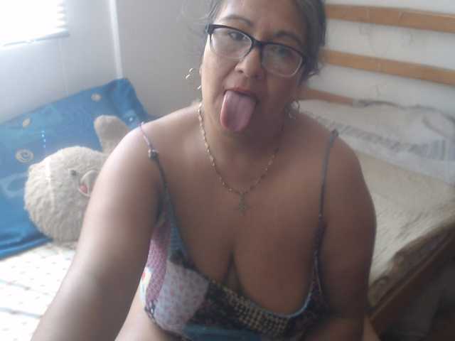 Meganny2023 live cam on BongaCams