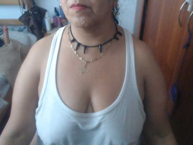 Meganny2023 live cam on BongaCams