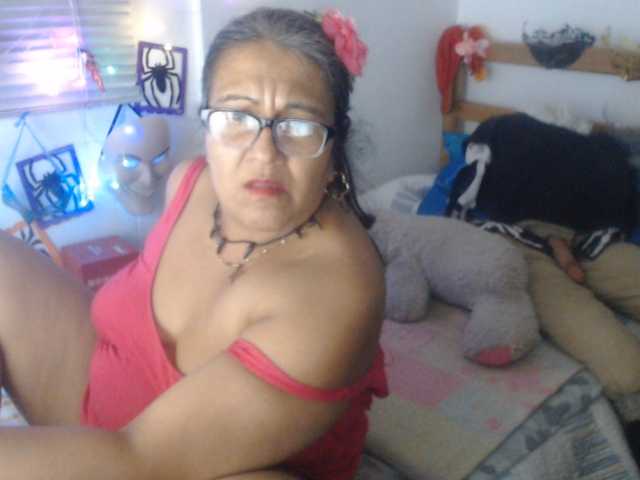 Meganny2023 live cam on BongaCams
