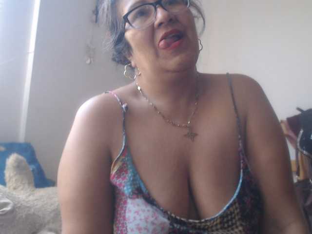 Meganny2023 live cam on BongaCams