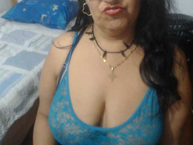 Meganny2023 live cam on BongaCams