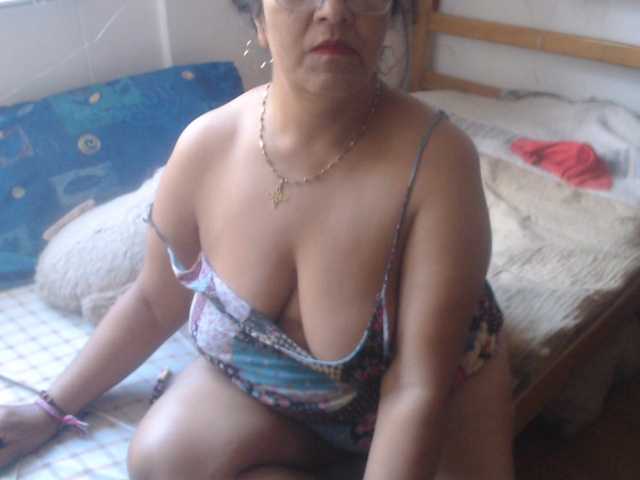 Meganny2023 live cam on BongaCams
