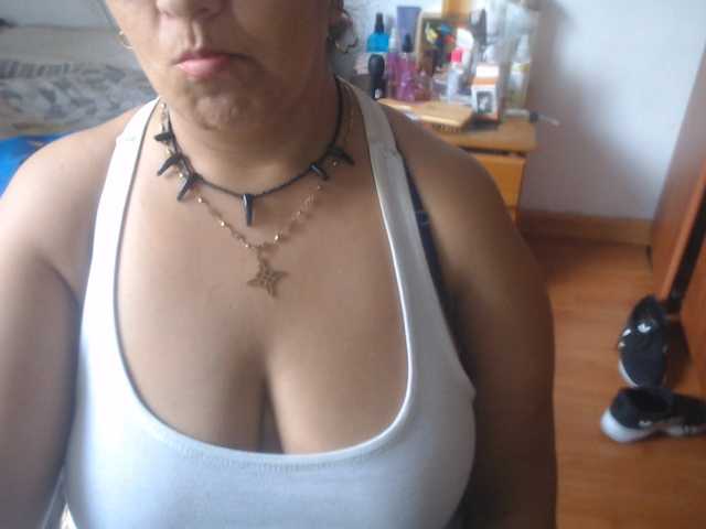 Meganny2023 live cam on BongaCams
