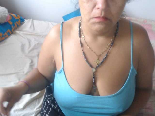 Meganny2023 live cam on BongaCams