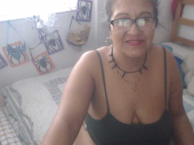 Meganny2023 live cam on BongaCams