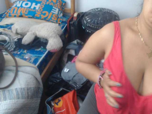 Meganny2023 live cam on BongaCams
