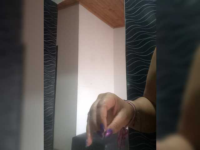 Meganny2023 live cam on BongaCams