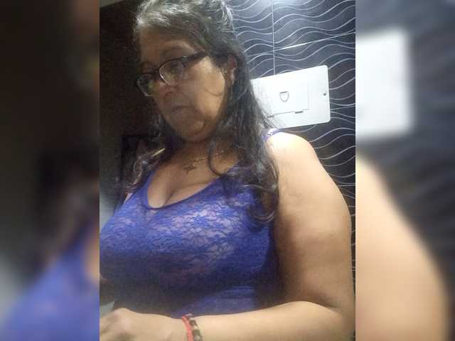 Meganny2023 live cam on BongaCams