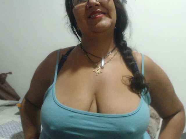 Meganny2023 live cam on BongaCams