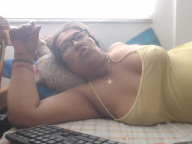 Meganny2023 live cam on BongaCams