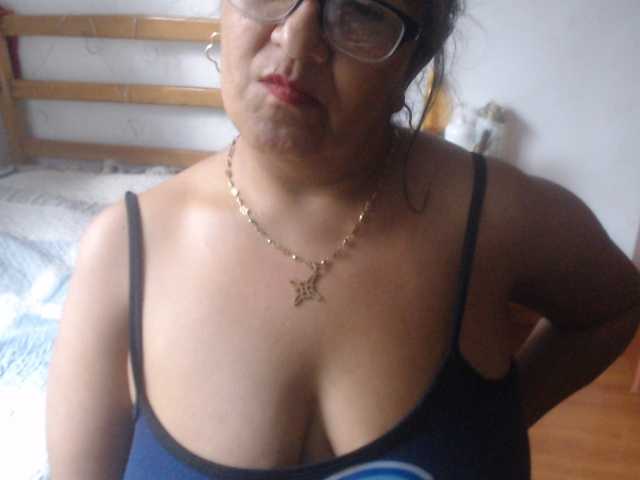 Meganny2023 live cam on BongaCams