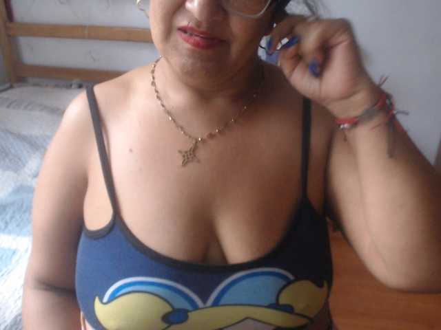 Meganny2023 live cam on BongaCams
