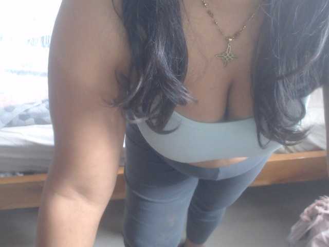 Meganny2023 live cam on BongaCams