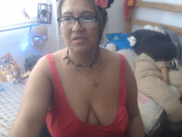 Meganny2023 live cam on BongaCams