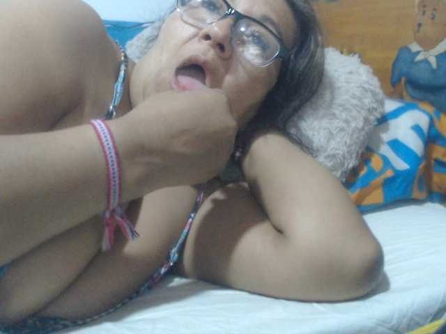 Meganny2023 live cam on BongaCams
