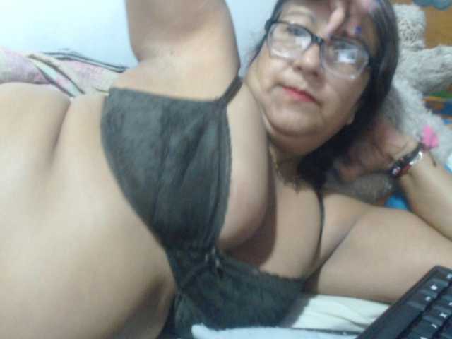 Meganny2023 live cam on BongaCams