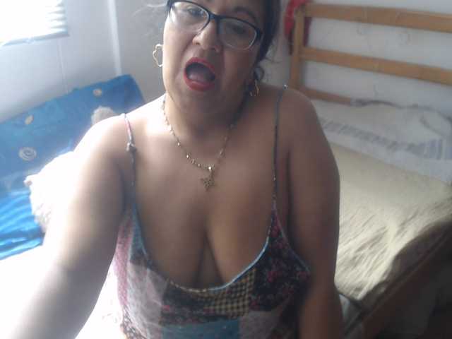 Meganny2023 live cam on BongaCams