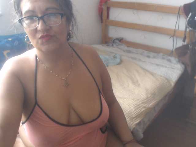 Meganny2023 live cam on BongaCams