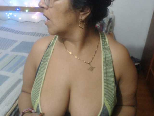 Meganny2023 live cam on BongaCams