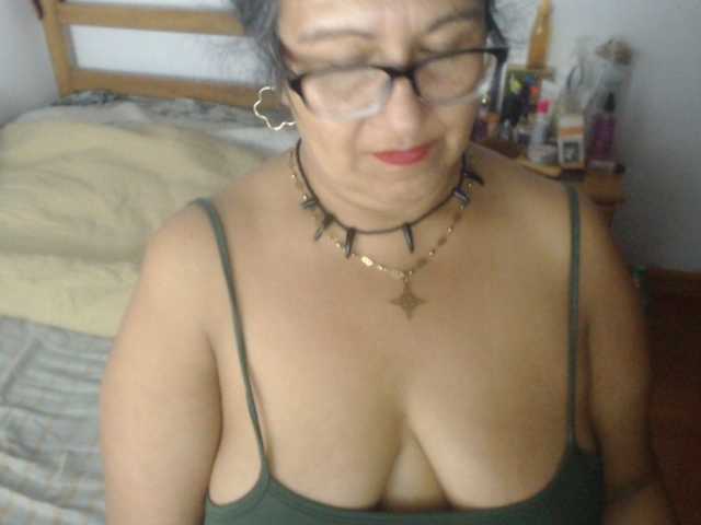 Meganny2023 live cam on BongaCams