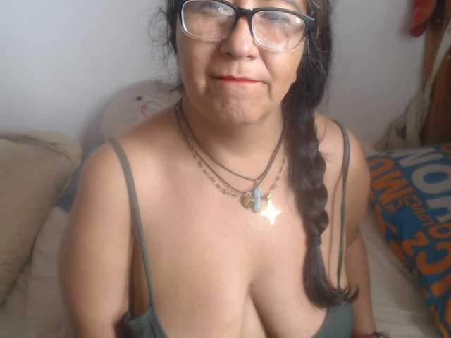 Meganny2023 live cam on BongaCams