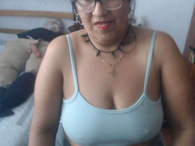 Meganny2023 live cam on BongaCams
