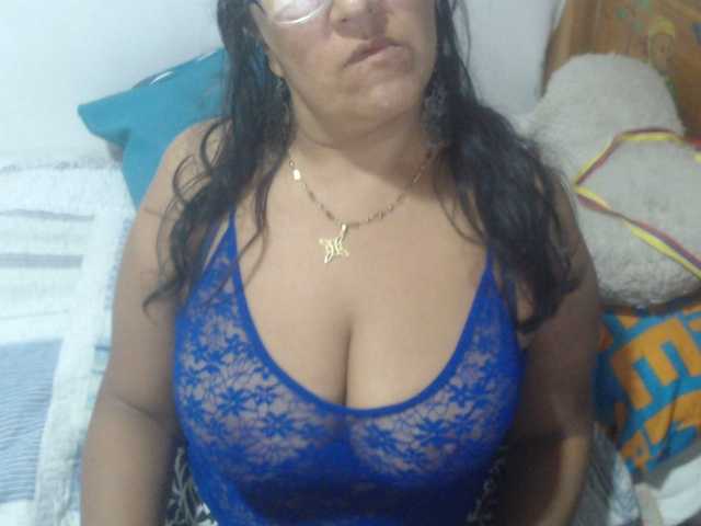 Meganny2023 live cam on BongaCams