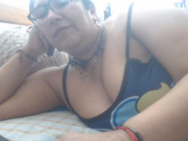 Meganny2023 live cam on BongaCams