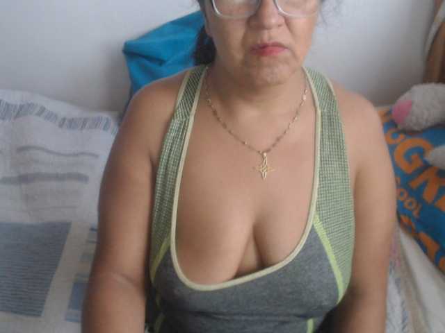 Meganny2023 live cam on BongaCams