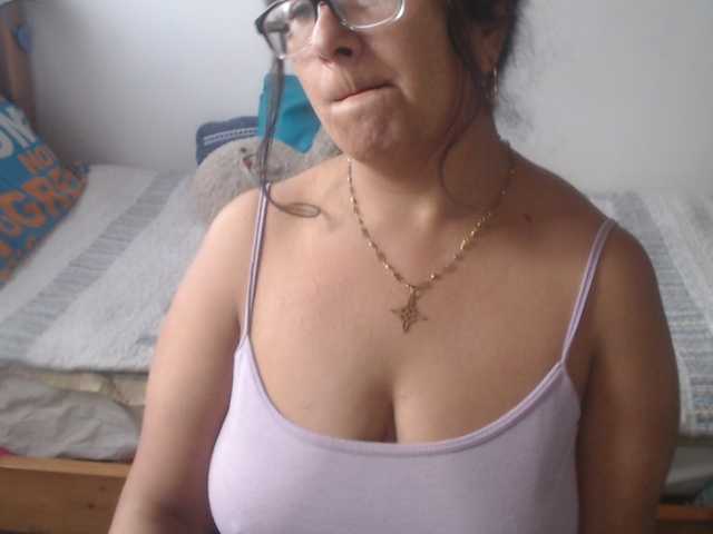 Meganny2023 live cam on BongaCams