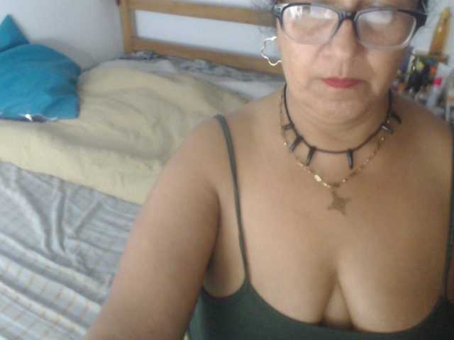 Meganny2023 live cam on BongaCams